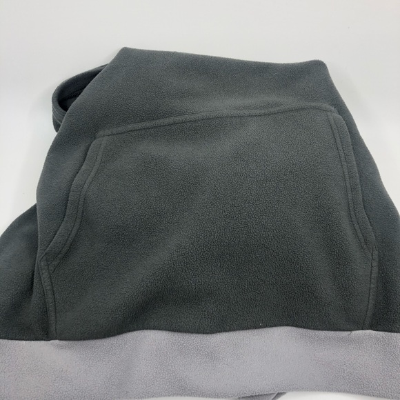 Patagonia fleece hoodie. - Picture 3 of 3